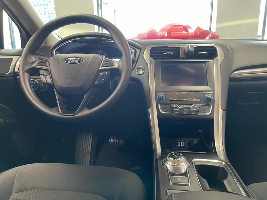 Used Ford Fusion SE FWD 2020 | 5 Towns Drive. Inwood, New York Used Ford Fusion SE FWD 2020 | 5 Towns Drive. Inwood, New York