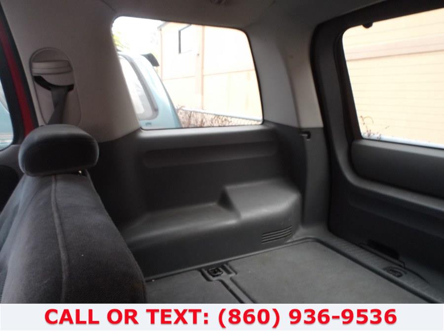 Used Ford Explorer 4dr 114" WB XLT 4WD 2002 | Lee Motors Sales Inc. Hartford, Connecticut Used Ford Explorer 4dr 114" WB XLT 4WD 2002 | Lee Motors Sales Inc. Hartford, Connecticut