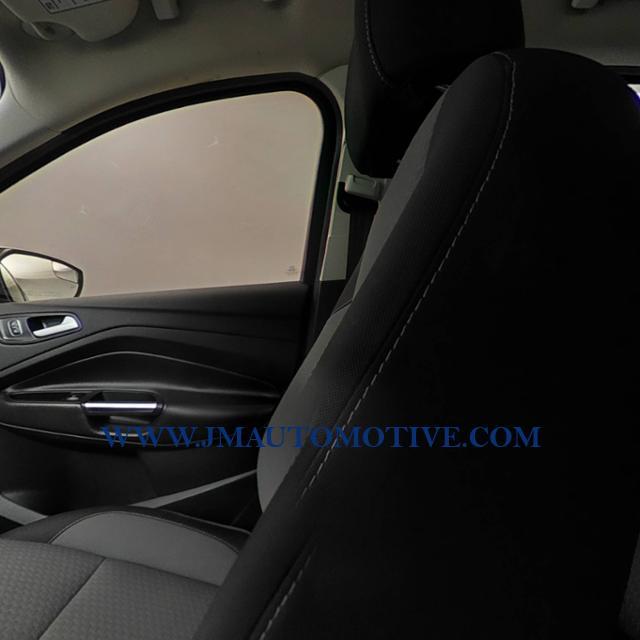 2017 Ford Escape SE 4WD, available for sale in Naugatuck, Connecticut | J&M Automotive Sls&Svc LLC. Naugatuck, Connecticut 2017 Ford Escape SE 4WD, available for sale in Naugatuck, Connecticut | J&M Automotive Sls&Svc LLC. Naugatuck, Connecticut