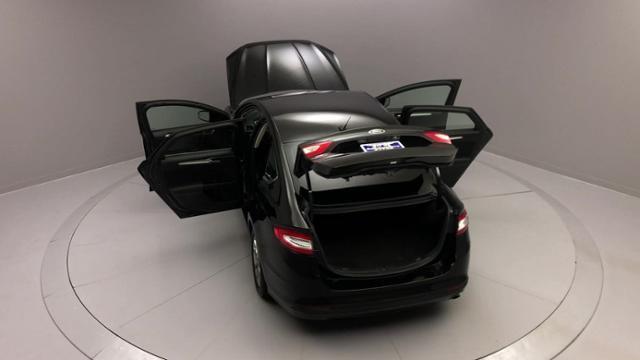 Used Ford Fusion 4dr Sdn SE FWD 2014 | J&M Automotive Sls&Svc LLC. Naugatuck, Connecticut Used Ford Fusion 4dr Sdn SE FWD 2014 | J&M Automotive Sls&Svc LLC. Naugatuck, Connecticut