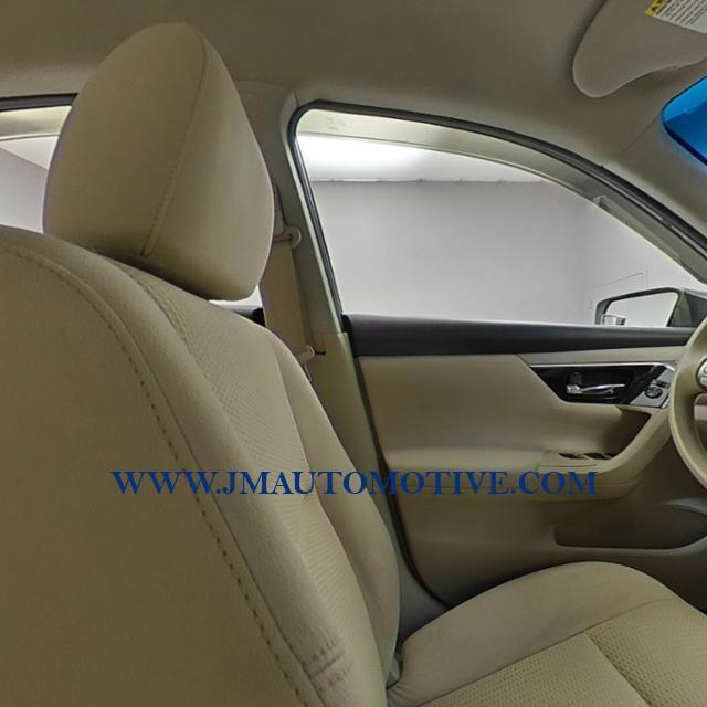 2014 Nissan Altima 4dr Sdn I4 2.5 S, available for sale in Naugatuck, Connecticut | J&M Automotive Sls&Svc LLC. Naugatuck, Connecticut 2014 Nissan Altima 4dr Sdn I4 2.5 S, available for sale in Naugatuck, Connecticut | J&M Automotive Sls&Svc LLC. Naugatuck, Connecticut