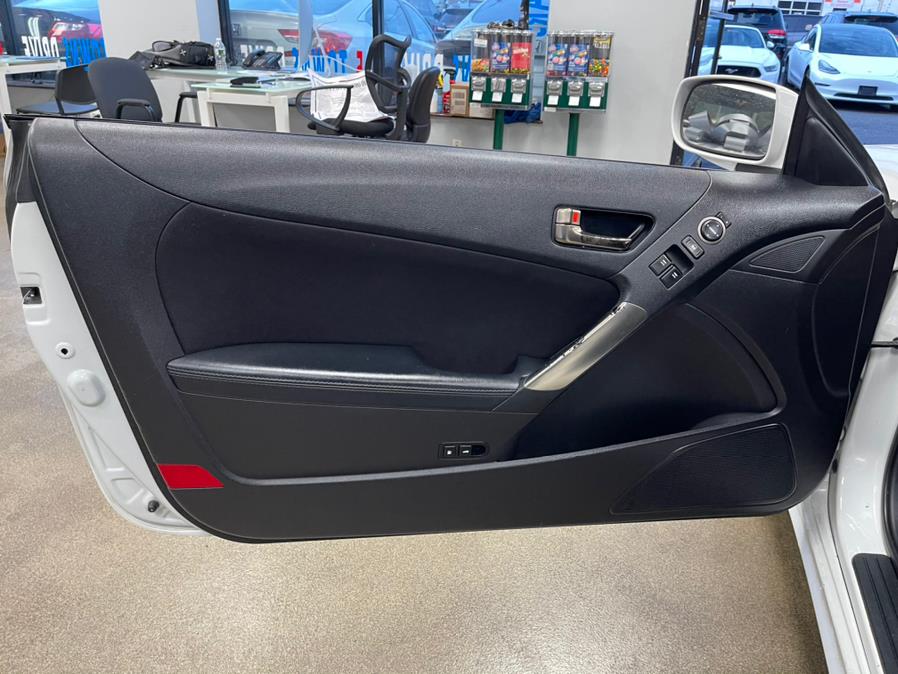 Used Hyundai Genesis Coupe 2dr I4 2.0T Man 2013 | 5 Towns Drive. Inwood, New York Used Hyundai Genesis Coupe 2dr I4 2.0T Man 2013 | 5 Towns Drive. Inwood, New York