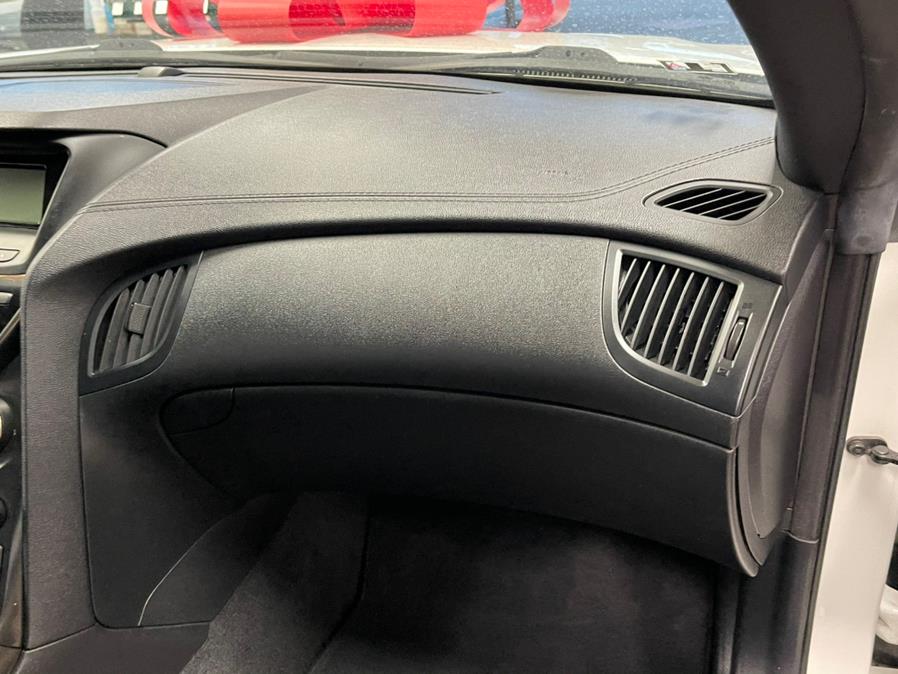 Used Hyundai Genesis Coupe 2dr I4 2.0T Man 2013 | 5 Towns Drive. Inwood, New York Used Hyundai Genesis Coupe 2dr I4 2.0T Man 2013 | 5 Towns Drive. Inwood, New York