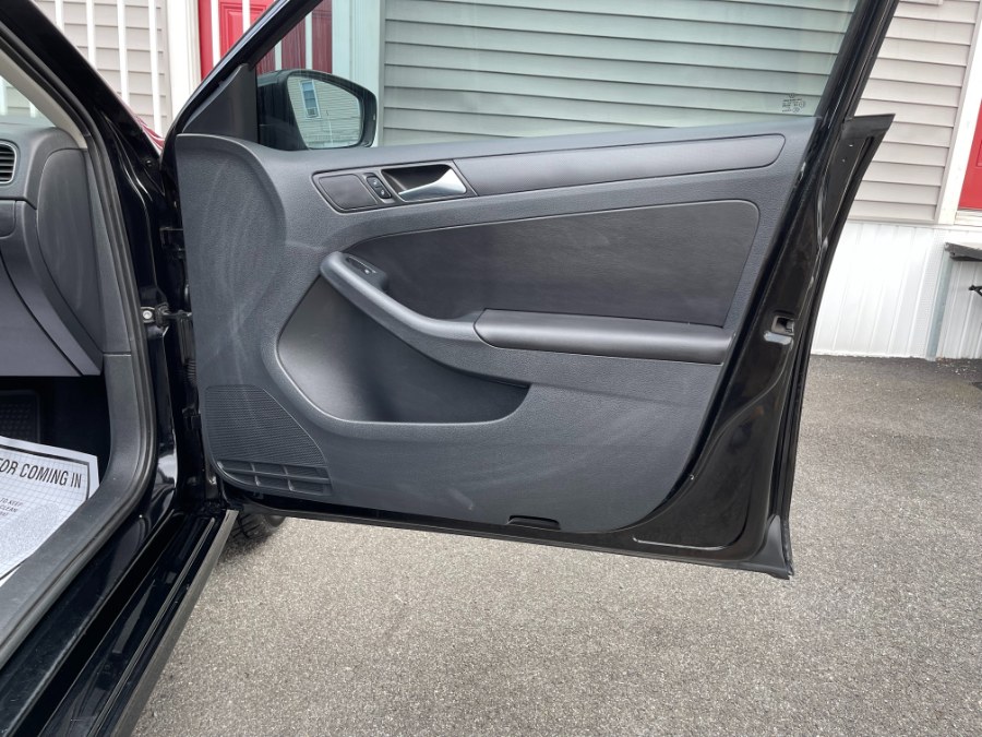 2011 Volkswagen Jetta Sedan 4dr Manual SE w/Convenience PZEV, available for sale in Paterson, New Jersey | DZ Automall. Paterson, New Jersey 2011 Volkswagen Jetta Sedan 4dr Manual SE w/Convenience PZEV, available for sale in Paterson, New Jersey | DZ Automall. Paterson, New Jersey