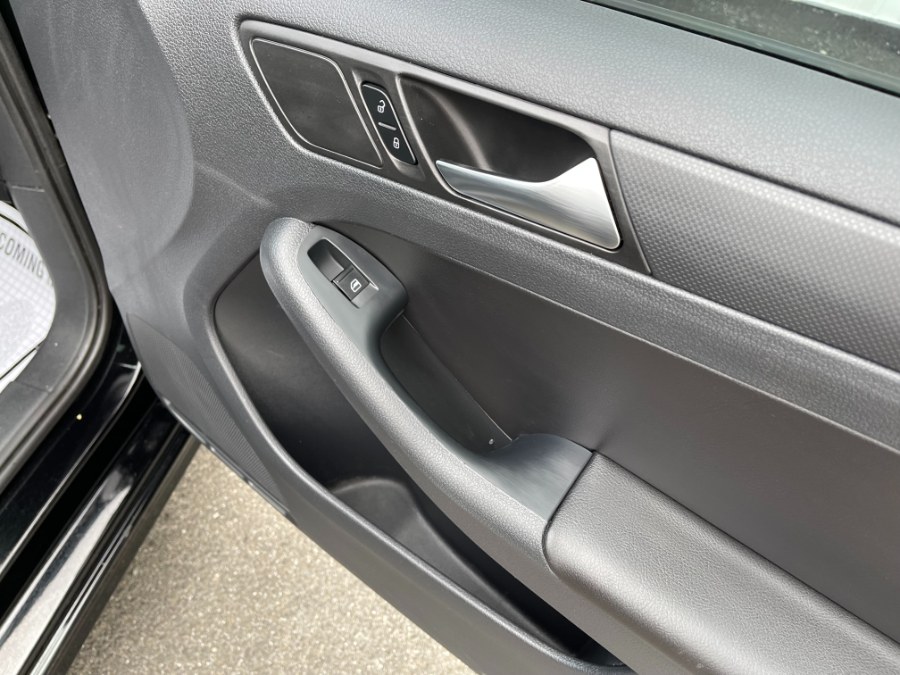 2011 Volkswagen Jetta Sedan 4dr Manual SE w/Convenience PZEV, available for sale in Paterson, New Jersey | DZ Automall. Paterson, New Jersey 2011 Volkswagen Jetta Sedan 4dr Manual SE w/Convenience PZEV, available for sale in Paterson, New Jersey | DZ Automall. Paterson, New Jersey