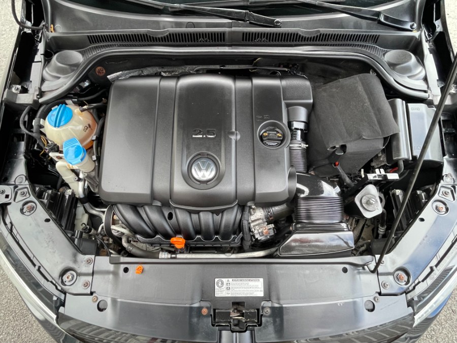 2011 Volkswagen Jetta Sedan 4dr Manual SE w/Convenience PZEV, available for sale in Paterson, New Jersey | DZ Automall. Paterson, New Jersey 2011 Volkswagen Jetta Sedan 4dr Manual SE w/Convenience PZEV, available for sale in Paterson, New Jersey | DZ Automall. Paterson, New Jersey
