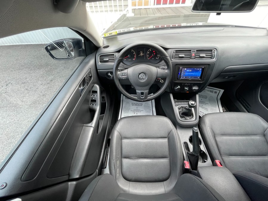 2011 Volkswagen Jetta Sedan 4dr Manual SE w/Convenience PZEV, available for sale in Paterson, New Jersey | DZ Automall. Paterson, New Jersey 2011 Volkswagen Jetta Sedan 4dr Manual SE w/Convenience PZEV, available for sale in Paterson, New Jersey | DZ Automall. Paterson, New Jersey