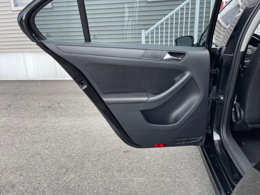 2011 Volkswagen Jetta Sedan 4dr Manual SE w/Convenience PZEV, available for sale in Paterson, New Jersey | DZ Automall. Paterson, New Jersey 2011 Volkswagen Jetta Sedan 4dr Manual SE w/Convenience PZEV, available for sale in Paterson, New Jersey | DZ Automall. Paterson, New Jersey