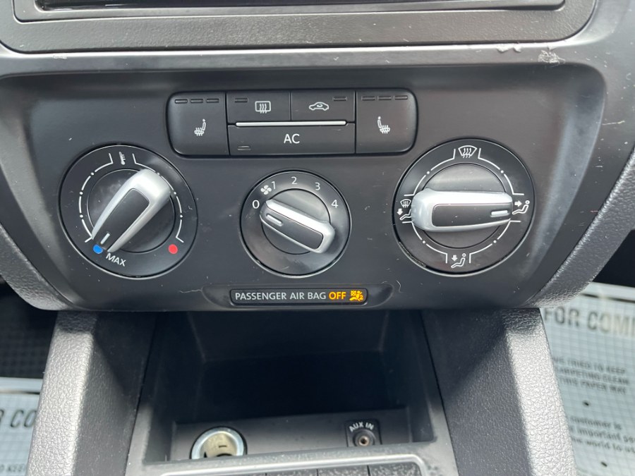 2011 Volkswagen Jetta Sedan 4dr Manual SE w/Convenience PZEV, available for sale in Paterson, New Jersey | DZ Automall. Paterson, New Jersey 2011 Volkswagen Jetta Sedan 4dr Manual SE w/Convenience PZEV, available for sale in Paterson, New Jersey | DZ Automall. Paterson, New Jersey