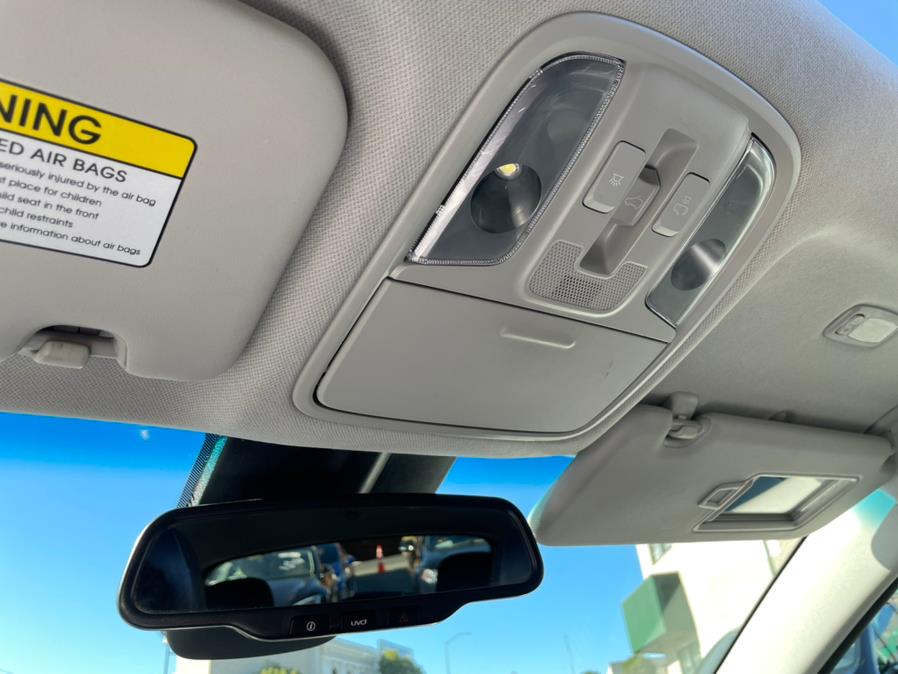 Used Kia Niro Plug-In Hybrid EX Premium 2019 | Green Light Auto Wholesale. Daly City, California Used Kia Niro Plug-In Hybrid EX Premium 2019 | Green Light Auto Wholesale. Daly City, California
