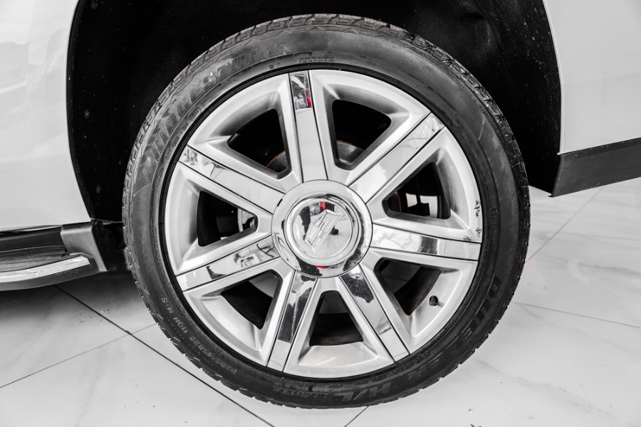 2018 Cadillac Escalade 4WD 4dr Luxury, available for sale in ELMONT, New York | 26 Motors Long Island. ELMONT, New York 2018 Cadillac Escalade 4WD 4dr Luxury, available for sale in ELMONT, New York | 26 Motors Long Island. ELMONT, New York