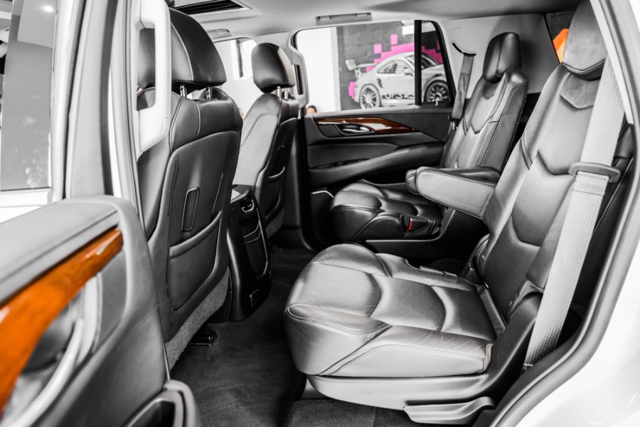 2018 Cadillac Escalade 4WD 4dr Luxury, available for sale in ELMONT, New York | 26 Motors Long Island. ELMONT, New York 2018 Cadillac Escalade 4WD 4dr Luxury, available for sale in ELMONT, New York | 26 Motors Long Island. ELMONT, New York