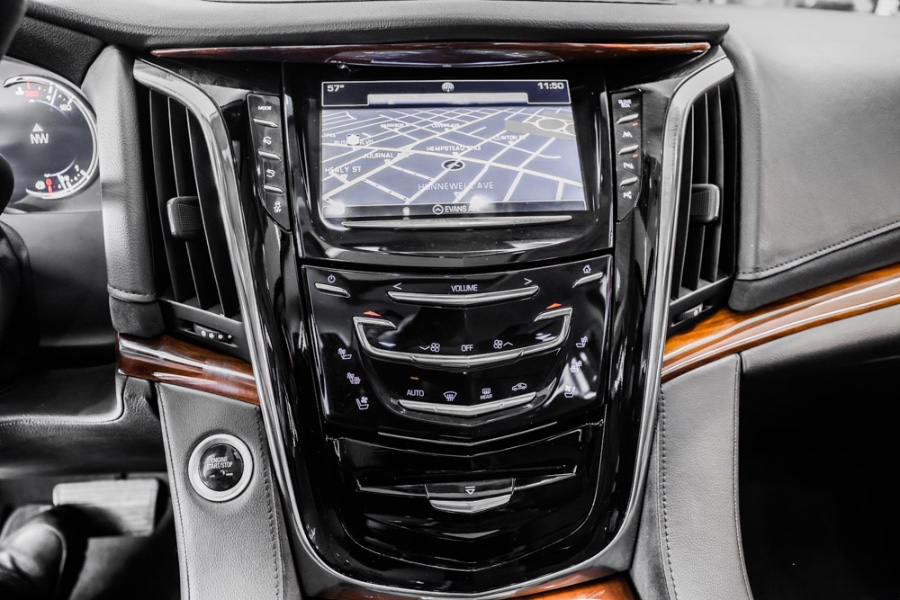 2018 Cadillac Escalade 4WD 4dr Luxury, available for sale in ELMONT, New York | 26 Motors Long Island. ELMONT, New York 2018 Cadillac Escalade 4WD 4dr Luxury, available for sale in ELMONT, New York | 26 Motors Long Island. ELMONT, New York
