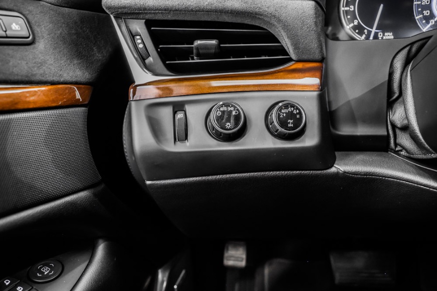 2018 Cadillac Escalade 4WD 4dr Luxury, available for sale in ELMONT, New York | 26 Motors Long Island. ELMONT, New York 2018 Cadillac Escalade 4WD 4dr Luxury, available for sale in ELMONT, New York | 26 Motors Long Island. ELMONT, New York