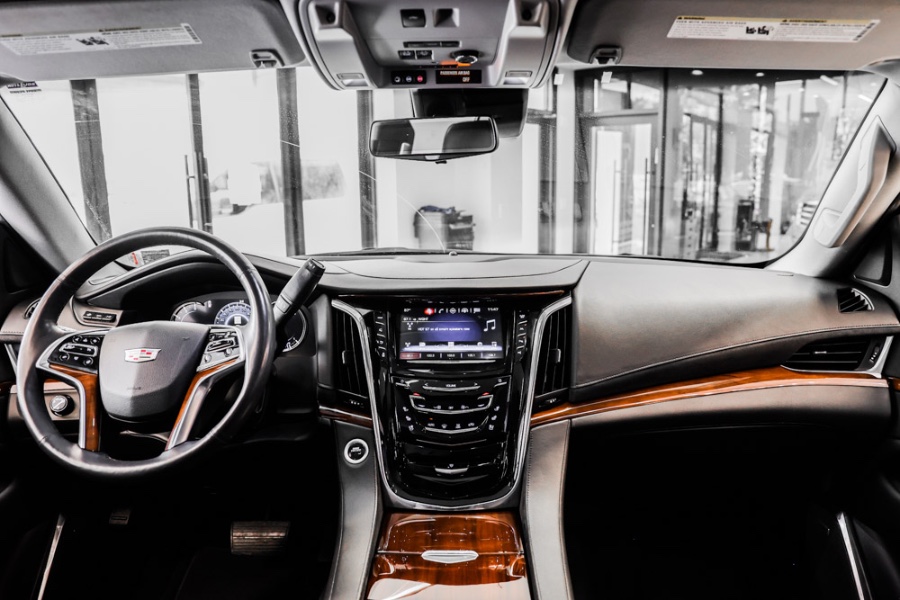 2018 Cadillac Escalade 4WD 4dr Luxury, available for sale in ELMONT, New York | 26 Motors Long Island. ELMONT, New York 2018 Cadillac Escalade 4WD 4dr Luxury, available for sale in ELMONT, New York | 26 Motors Long Island. ELMONT, New York