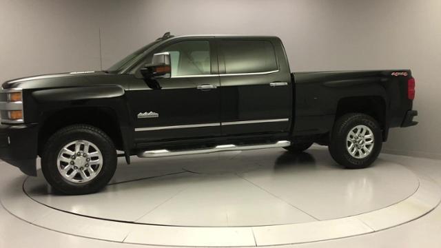 Used Chevrolet Silverado 3500hd 4WD Crew Cab 153.7 High Country 2015 | J&M Automotive Sls&Svc LLC. Naugatuck, Connecticut Used Chevrolet Silverado 3500hd 4WD Crew Cab 153.7 High Country 2015 | J&M Automotive Sls&Svc LLC. Naugatuck, Connecticut
