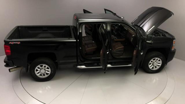 Used Chevrolet Silverado 3500hd 4WD Crew Cab 153.7 High Country 2015 | J&M Automotive Sls&Svc LLC. Naugatuck, Connecticut Used Chevrolet Silverado 3500hd 4WD Crew Cab 153.7 High Country 2015 | J&M Automotive Sls&Svc LLC. Naugatuck, Connecticut