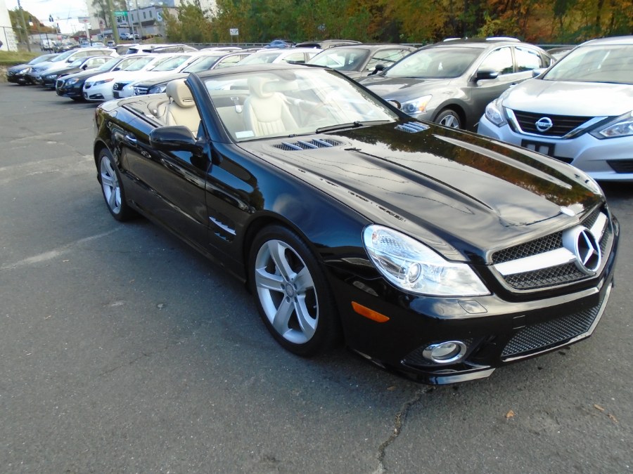 2009 Mercedes-Benz SL-Class 2dr Roadster 5.5L V8, available for sale in Waterbury, Connecticut | Jim Juliani Motors. Waterbury, Connecticut
