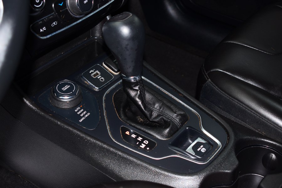 Used Jeep Cherokee Latitude Plus 4x4 2019 | Hillside Auto Mall Inc.. Jamaica, New York Used Jeep Cherokee Latitude Plus 4x4 2019 | Hillside Auto Mall Inc.. Jamaica, New York