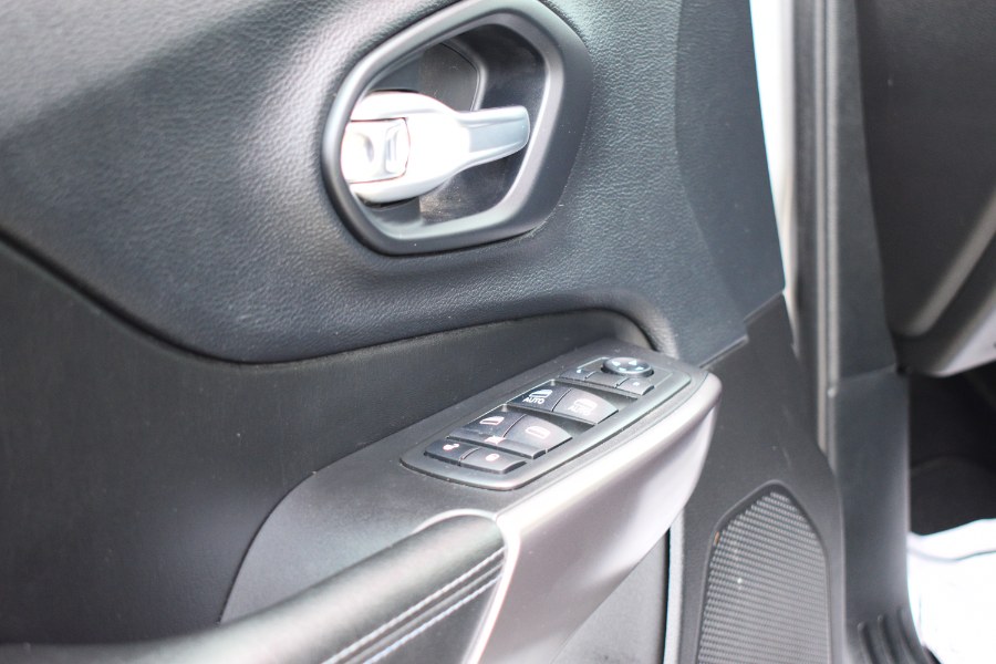 Used Jeep Cherokee Latitude Plus 4x4 2019 | Hillside Auto Mall Inc.. Jamaica, New York Used Jeep Cherokee Latitude Plus 4x4 2019 | Hillside Auto Mall Inc.. Jamaica, New York