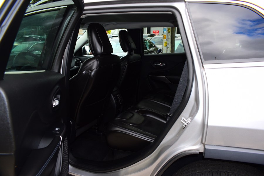 Used Jeep Cherokee Latitude Plus 4x4 2019 | Hillside Auto Mall Inc.. Jamaica, New York Used Jeep Cherokee Latitude Plus 4x4 2019 | Hillside Auto Mall Inc.. Jamaica, New York