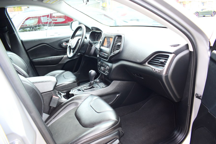 Used Jeep Cherokee Latitude Plus 4x4 2019 | Hillside Auto Mall Inc.. Jamaica, New York Used Jeep Cherokee Latitude Plus 4x4 2019 | Hillside Auto Mall Inc.. Jamaica, New York