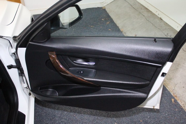Used BMW 3 Series 4dr Sdn 328i xDrive AWD SULEV 2014 | New England Auto Sales LLC. Plainville, Connecticut Used BMW 3 Series 4dr Sdn 328i xDrive AWD SULEV 2014 | New England Auto Sales LLC. Plainville, Connecticut