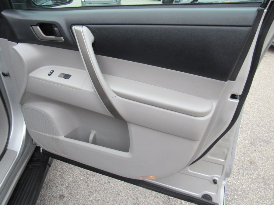 2010 Toyota Highlander SE, available for sale in Worcester, Massachusetts | Hilario's Auto Sales Inc.. Worcester, Massachusetts 2010 Toyota Highlander SE, available for sale in Worcester, Massachusetts | Hilario's Auto Sales Inc.. Worcester, Massachusetts
