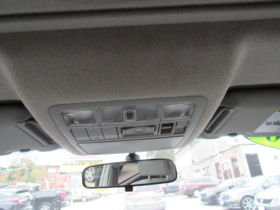 2010 Toyota Highlander SE, available for sale in Worcester, Massachusetts | Hilario's Auto Sales Inc.. Worcester, Massachusetts 2010 Toyota Highlander SE, available for sale in Worcester, Massachusetts | Hilario's Auto Sales Inc.. Worcester, Massachusetts