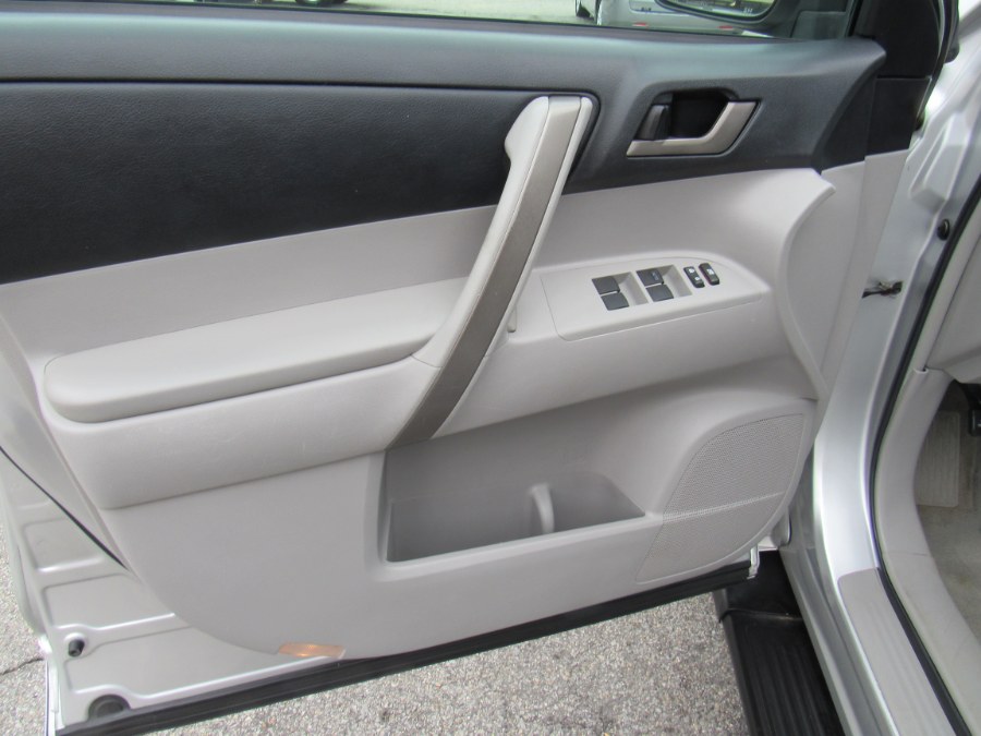 2010 Toyota Highlander SE, available for sale in Worcester, Massachusetts | Hilario's Auto Sales Inc.. Worcester, Massachusetts 2010 Toyota Highlander SE, available for sale in Worcester, Massachusetts | Hilario's Auto Sales Inc.. Worcester, Massachusetts