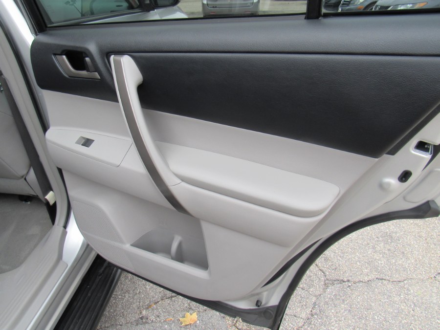 2010 Toyota Highlander SE, available for sale in Worcester, Massachusetts | Hilario's Auto Sales Inc.. Worcester, Massachusetts 2010 Toyota Highlander SE, available for sale in Worcester, Massachusetts | Hilario's Auto Sales Inc.. Worcester, Massachusetts