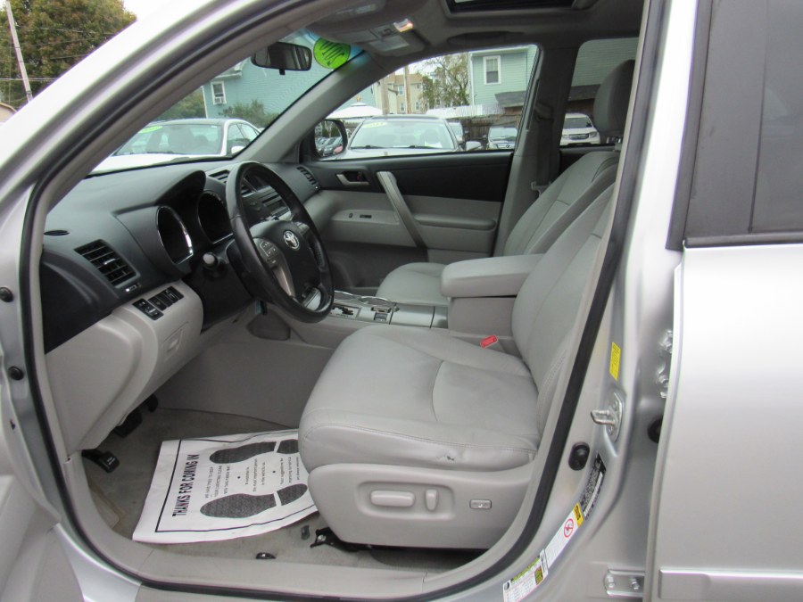 2010 Toyota Highlander SE, available for sale in Worcester, Massachusetts | Hilario's Auto Sales Inc.. Worcester, Massachusetts 2010 Toyota Highlander SE, available for sale in Worcester, Massachusetts | Hilario's Auto Sales Inc.. Worcester, Massachusetts