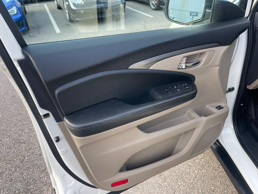 2016 Honda Pilot AWD 4dr EX-L, available for sale in South Windsor, Connecticut | Mike And Tony Auto Sales, Inc. South Windsor, Connecticut 2016 Honda Pilot AWD 4dr EX-L, available for sale in South Windsor, Connecticut | Mike And Tony Auto Sales, Inc. South Windsor, Connecticut