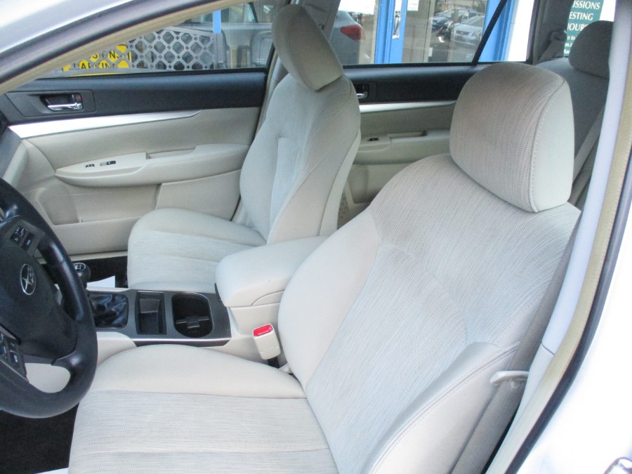Used Subaru Outback 4dr Wgn H4 Man 2.5i 2014 | Cos Central Auto. Meriden, Connecticut Used Subaru Outback 4dr Wgn H4 Man 2.5i 2014 | Cos Central Auto. Meriden, Connecticut