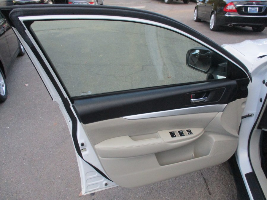 Used Subaru Outback 4dr Wgn H4 Man 2.5i 2014 | Cos Central Auto. Meriden, Connecticut Used Subaru Outback 4dr Wgn H4 Man 2.5i 2014 | Cos Central Auto. Meriden, Connecticut
