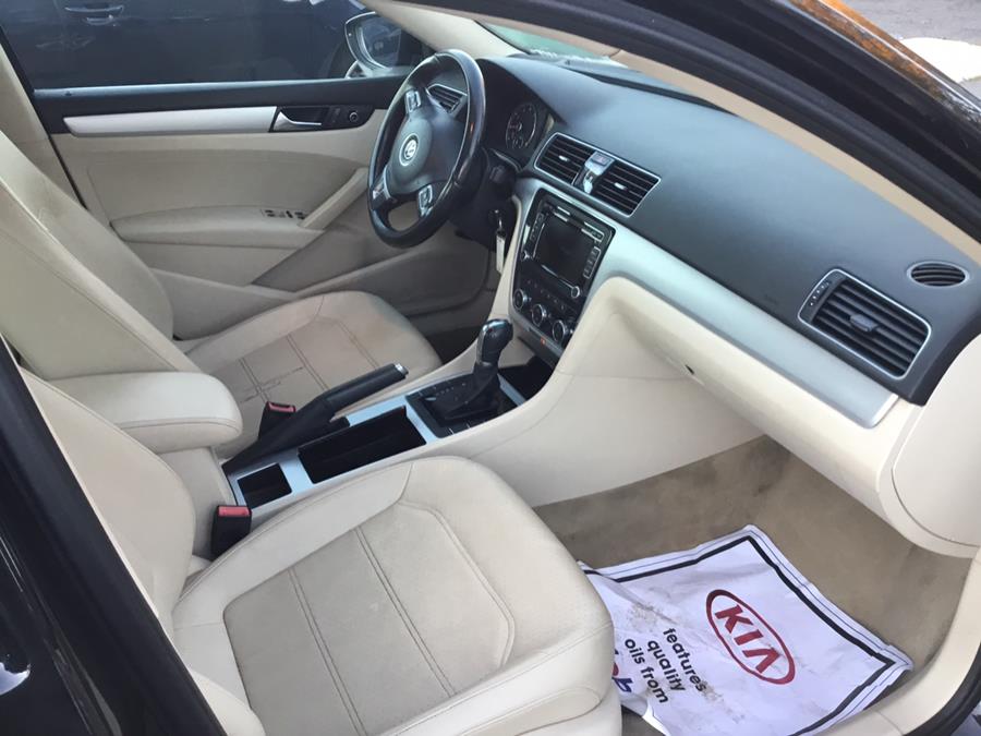 Used Volkswagen Passat 4dr Sdn 2.5L Auto SE w/Sunroof PZEV 2012 | Liberty Motors. Manchester, Connecticut Used Volkswagen Passat 4dr Sdn 2.5L Auto SE w/Sunroof PZEV 2012 | Liberty Motors. Manchester, Connecticut