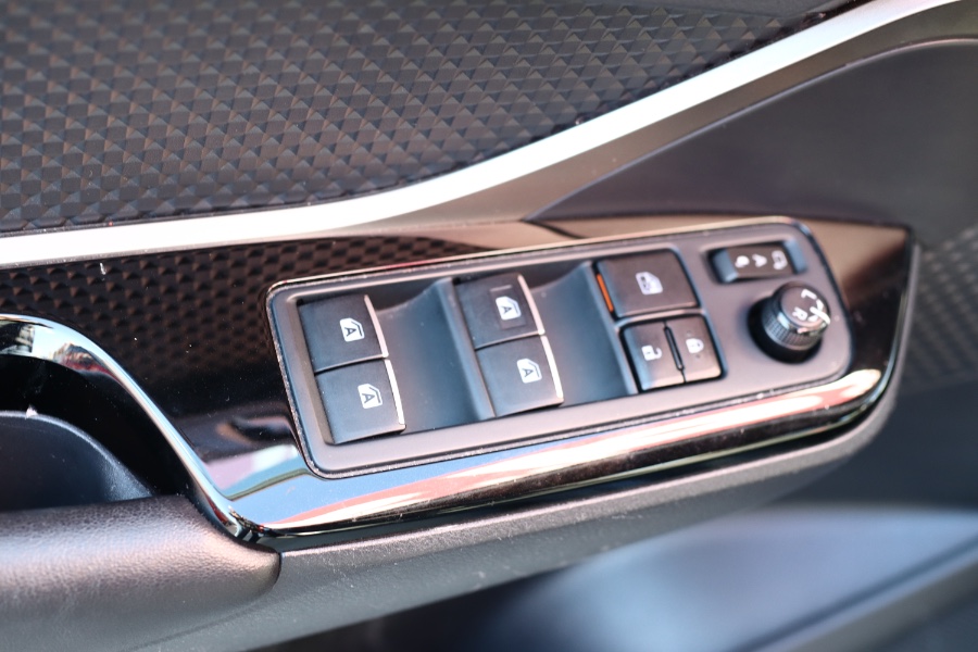 Used Toyota C-HR LE FWD (Natl) 2019 | Hillside Auto Mall Inc.. Jamaica, New York Used Toyota C-HR LE FWD (Natl) 2019 | Hillside Auto Mall Inc.. Jamaica, New York