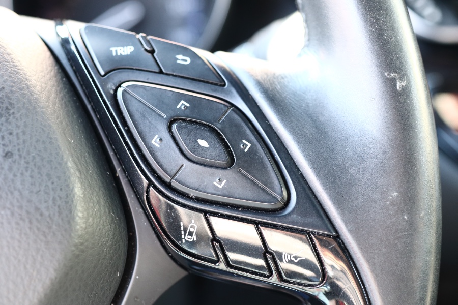 Used Toyota C-HR LE FWD (Natl) 2019 | Hillside Auto Mall Inc.. Jamaica, New York Used Toyota C-HR LE FWD (Natl) 2019 | Hillside Auto Mall Inc.. Jamaica, New York