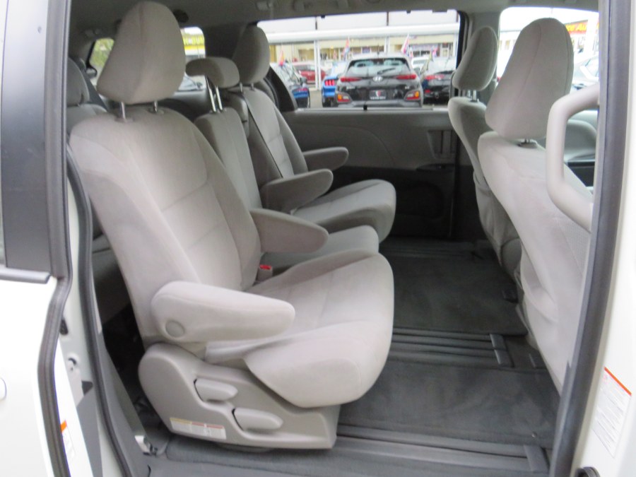 Used Toyota Sienna LE 8 Passenger 2016 | Road Masters II INC. Middle Village, New York Used Toyota Sienna LE 8 Passenger 2016 | Road Masters II INC. Middle Village, New York
