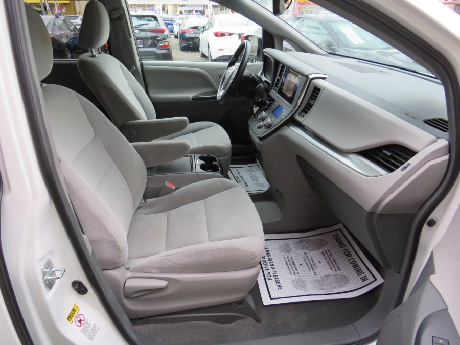 Used Toyota Sienna LE 8 Passenger 2016 | Road Masters II INC. Middle Village, New York Used Toyota Sienna LE 8 Passenger 2016 | Road Masters II INC. Middle Village, New York
