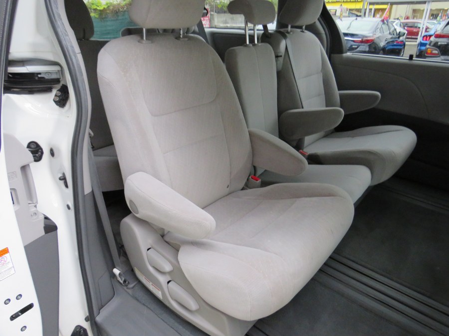 Used Toyota Sienna LE 8 Passenger 2016 | Road Masters II INC. Middle Village, New York Used Toyota Sienna LE 8 Passenger 2016 | Road Masters II INC. Middle Village, New York