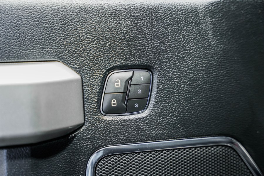 Used Ford F-150 LARIAT 4WD SuperCrew 5.5'' Box 2020 | 26 Motors Corp. Bronx, New York Used Ford F-150 LARIAT 4WD SuperCrew 5.5'' Box 2020 | 26 Motors Corp. Bronx, New York