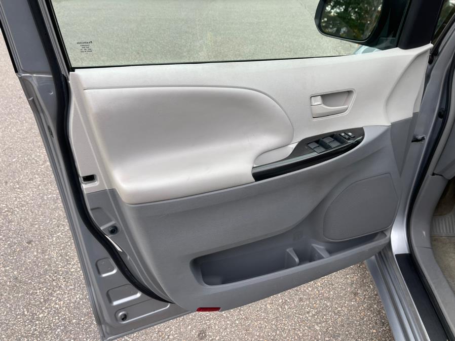 Used Toyota Sienna 5dr 8-Pass Van V6 LE FWD (Natl) 2013 | Mike And Tony Auto Sales, Inc. South Windsor, Connecticut Used Toyota Sienna 5dr 8-Pass Van V6 LE FWD (Natl) 2013 | Mike And Tony Auto Sales, Inc. South Windsor, Connecticut