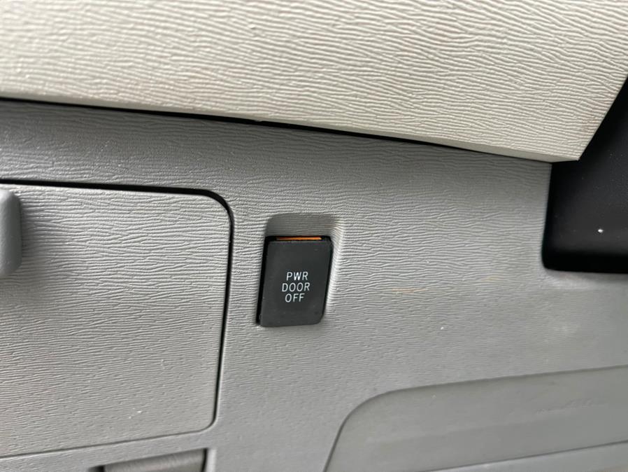 Used Toyota Sienna 5dr 8-Pass Van V6 LE FWD (Natl) 2013 | Mike And Tony Auto Sales, Inc. South Windsor, Connecticut Used Toyota Sienna 5dr 8-Pass Van V6 LE FWD (Natl) 2013 | Mike And Tony Auto Sales, Inc. South Windsor, Connecticut