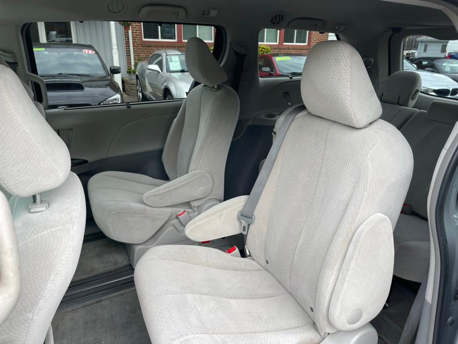 Used Toyota Sienna 5dr 8-Pass Van V6 LE FWD (Natl) 2013 | Mike And Tony Auto Sales, Inc. South Windsor, Connecticut Used Toyota Sienna 5dr 8-Pass Van V6 LE FWD (Natl) 2013 | Mike And Tony Auto Sales, Inc. South Windsor, Connecticut