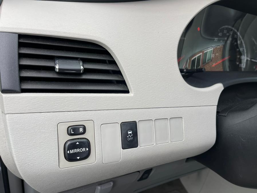 Used Toyota Sienna 5dr 8-Pass Van V6 LE FWD (Natl) 2013 | Mike And Tony Auto Sales, Inc. South Windsor, Connecticut Used Toyota Sienna 5dr 8-Pass Van V6 LE FWD (Natl) 2013 | Mike And Tony Auto Sales, Inc. South Windsor, Connecticut