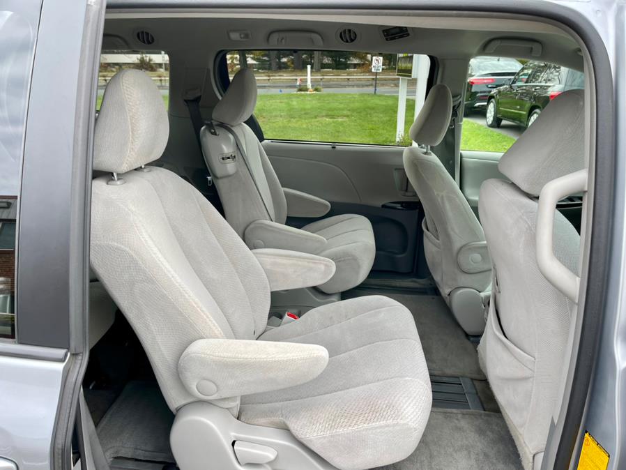 Used Toyota Sienna 5dr 8-Pass Van V6 LE FWD (Natl) 2013 | Mike And Tony Auto Sales, Inc. South Windsor, Connecticut Used Toyota Sienna 5dr 8-Pass Van V6 LE FWD (Natl) 2013 | Mike And Tony Auto Sales, Inc. South Windsor, Connecticut