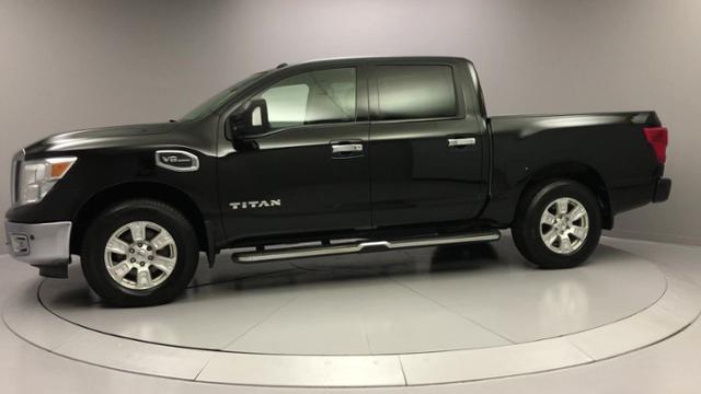 Used Nissan Titan 4x4 Crew Cab SV 2017 | J&M Automotive Sls&Svc LLC. Naugatuck, Connecticut Used Nissan Titan 4x4 Crew Cab SV 2017 | J&M Automotive Sls&Svc LLC. Naugatuck, Connecticut