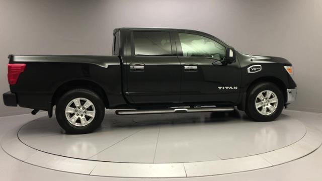 Used Nissan Titan 4x4 Crew Cab SV 2017 | J&M Automotive Sls&Svc LLC. Naugatuck, Connecticut Used Nissan Titan 4x4 Crew Cab SV 2017 | J&M Automotive Sls&Svc LLC. Naugatuck, Connecticut
