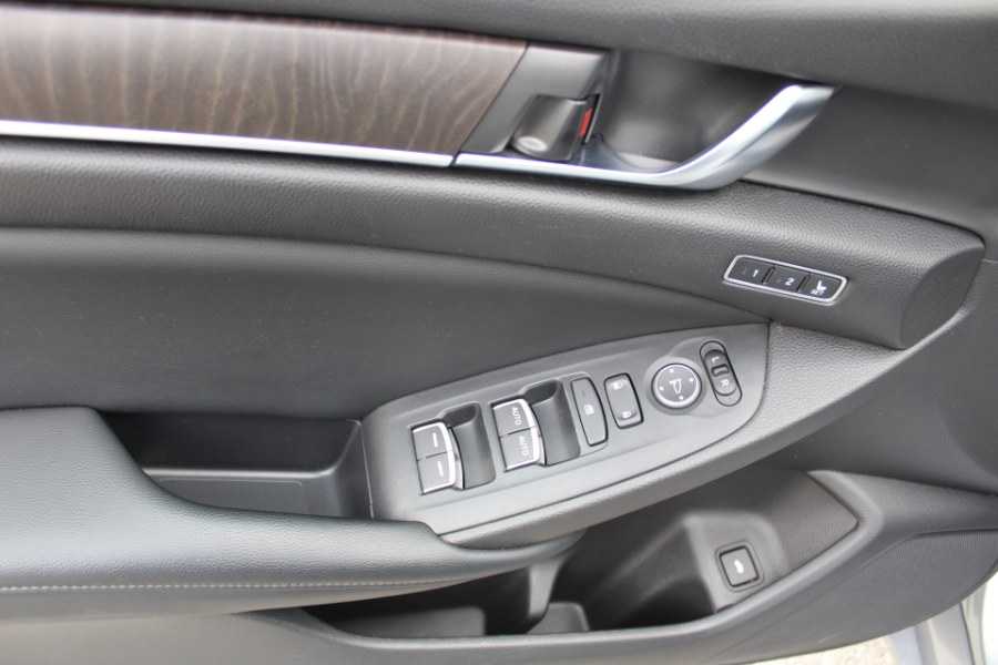 2018 Honda Accord Sedan Touring 2.0T Auto, available for sale in Great Neck, New York | Great Neck Car Buyers & Sellers. Great Neck, New York 2018 Honda Accord Sedan Touring 2.0T Auto, available for sale in Great Neck, New York | Great Neck Car Buyers & Sellers. Great Neck, New York